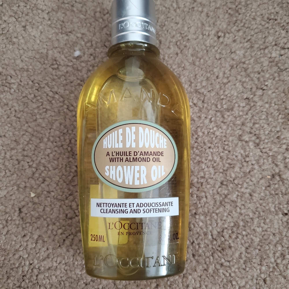 L'OCCITANE Almond Shower Oil - Golden Hue